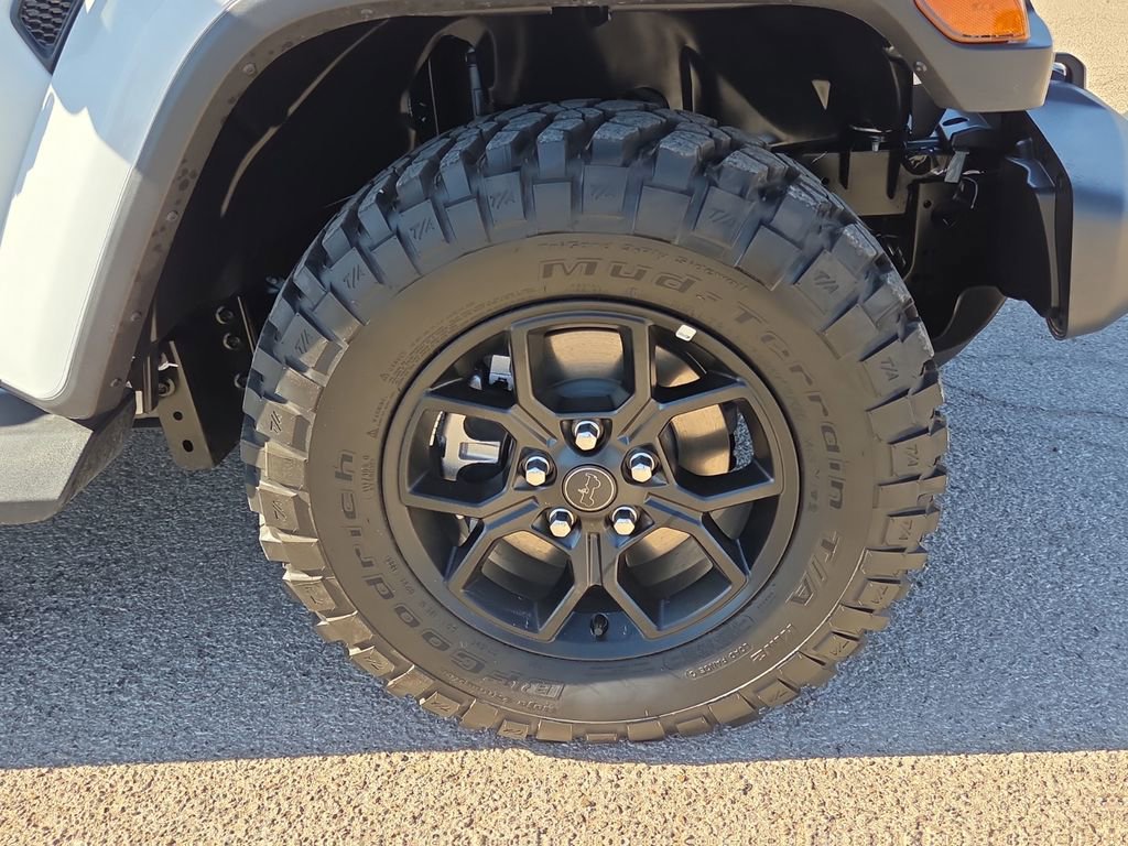 Used 2025 Jeep Gladiator Sport image 7