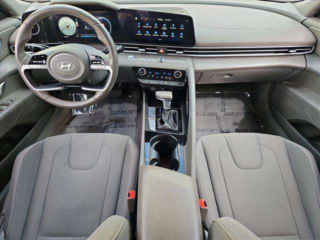 Used 2025 Hyundai Elantra SEL FWD image 19
