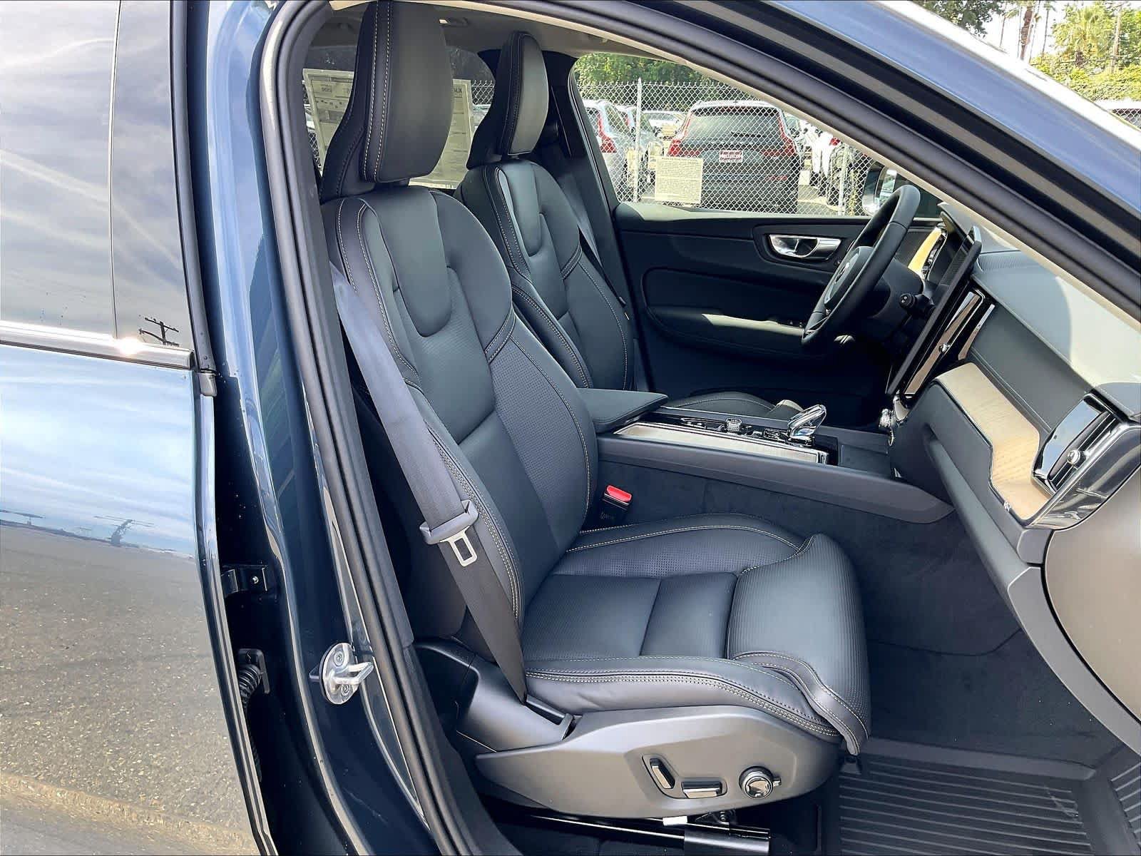 New 2026 Volvo XC60 T8 Ultra w/ Climate Package AWD/4WD image 31