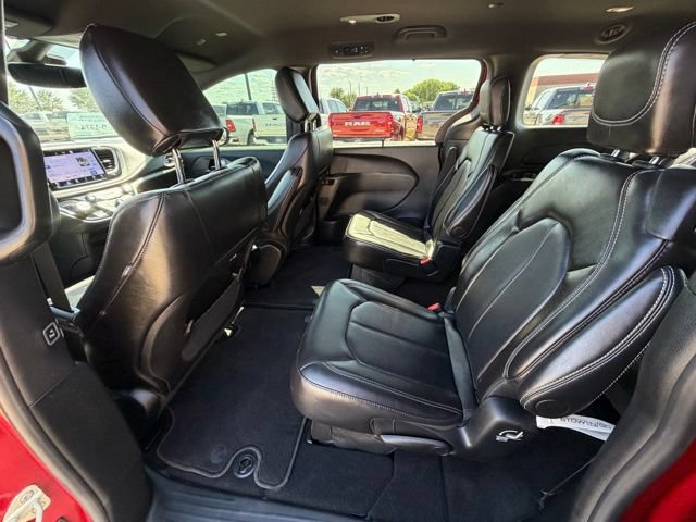 Used 2026 Chrysler Pacifica Select AWD/4WD image 14