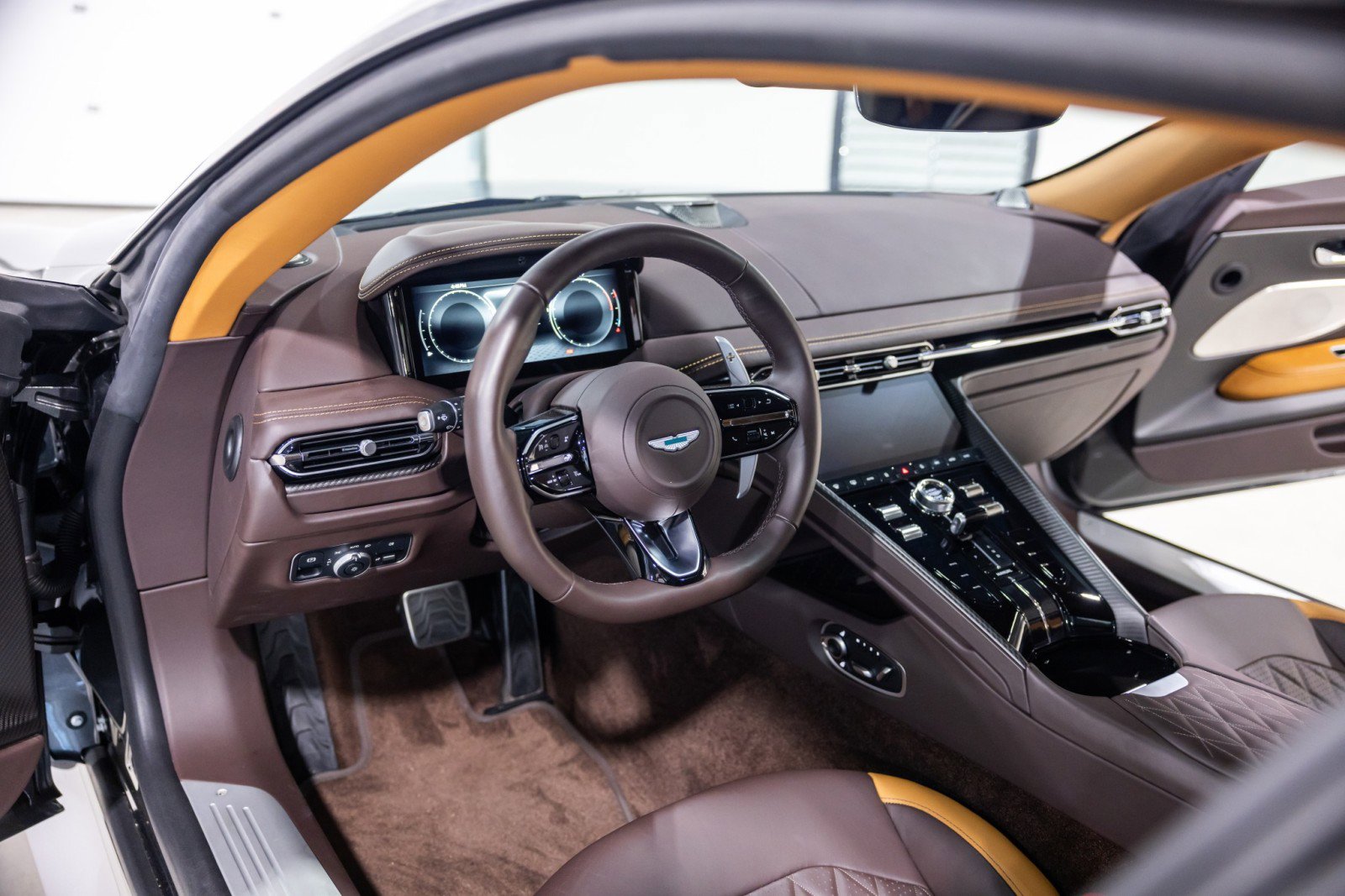 Used 2024 Aston Martin DB12 Coupe image 38