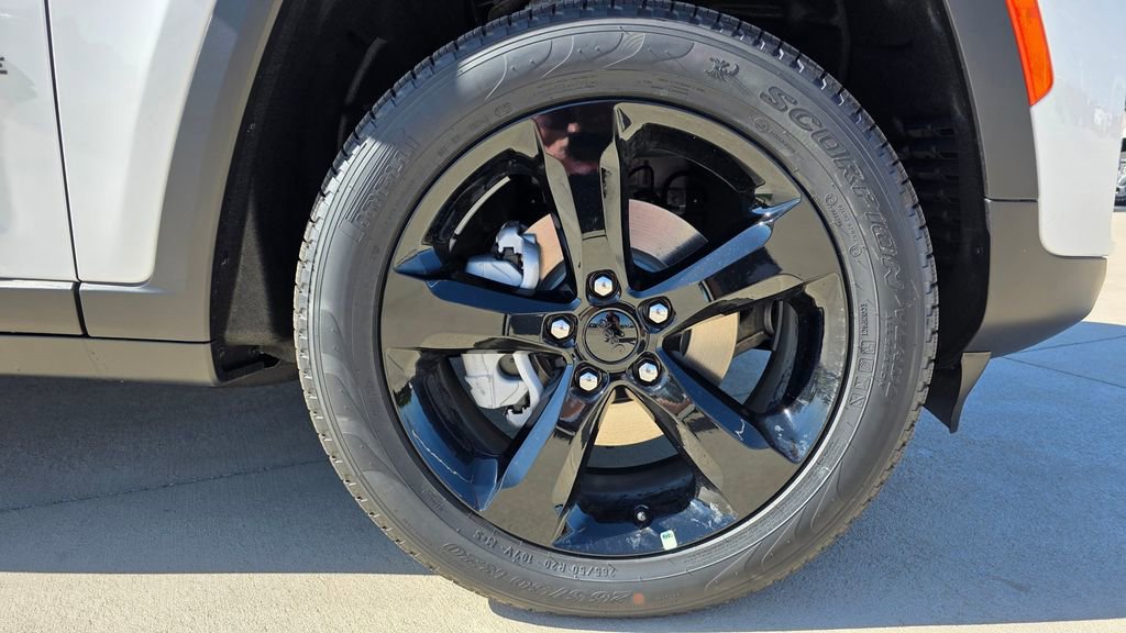 New 2025 Jeep Grand Cherokee Limited w/ Black Appearance Package image 12