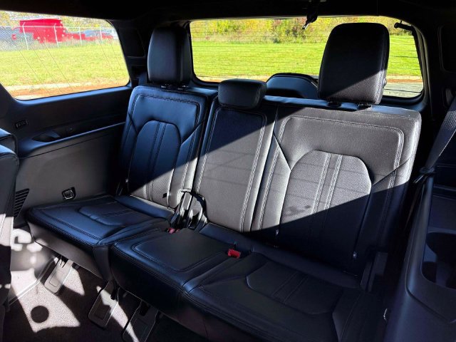 Used 2018 Ford Expedition Limited AWD/4WD image 14