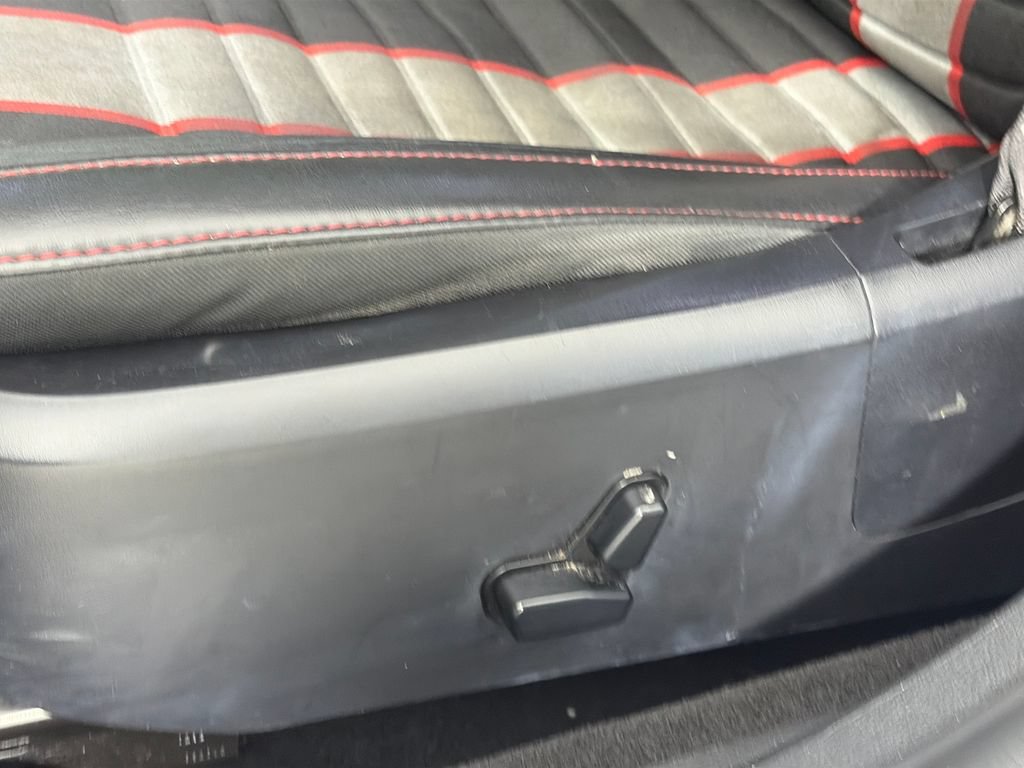 Used 2012 Dodge Avenger R/T FWD image 23