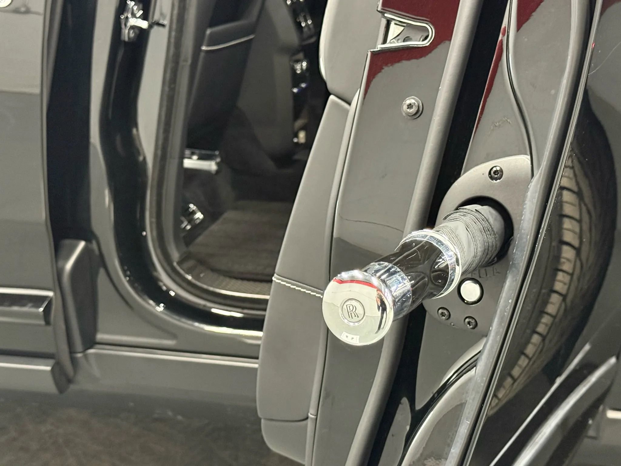 Used 2022 Rolls-Royce Cullinan Black Badge w/ Dark Exterior Package image 53