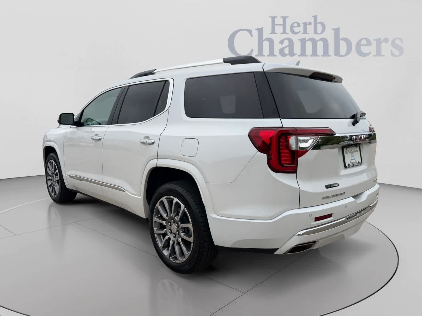 Used 2023 GMC Acadia Denali w/ Denali Ultimate Package AWD/4WD image 3
