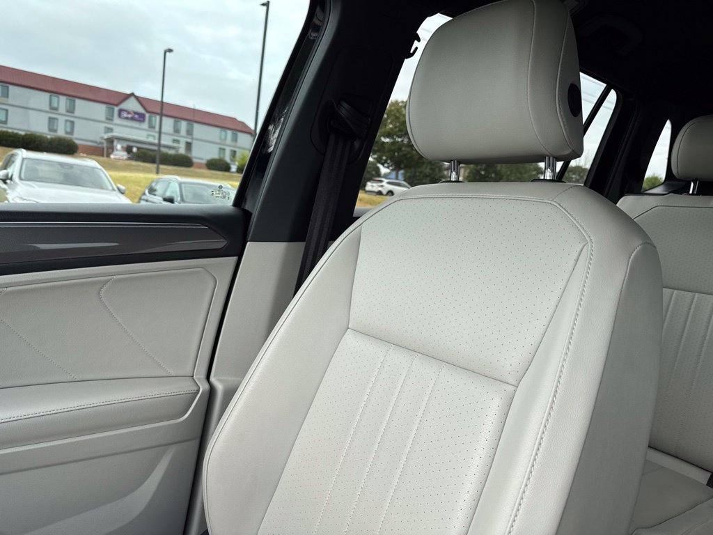 Certified 2024 Volkswagen Tiguan SE R-Line FWD image 22