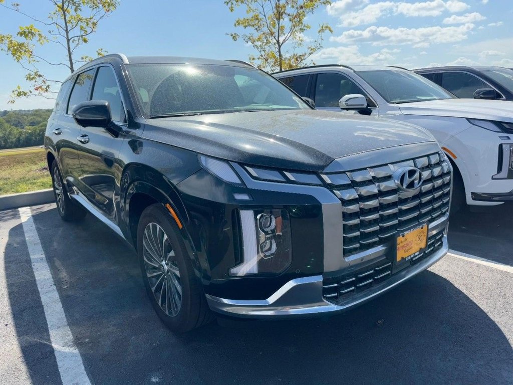 Used 2024 Hyundai Palisade Calligraphy image 4