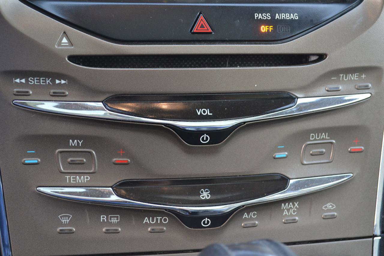 Used 2015 Lincoln MKX AWD w/ Equipment Group 102A image 25