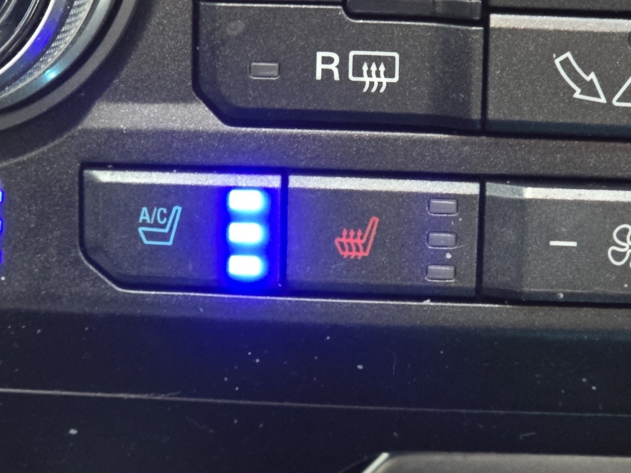 Used 2017 Ford F150 Lariat w/ Equipment Group 502A Luxury image 7