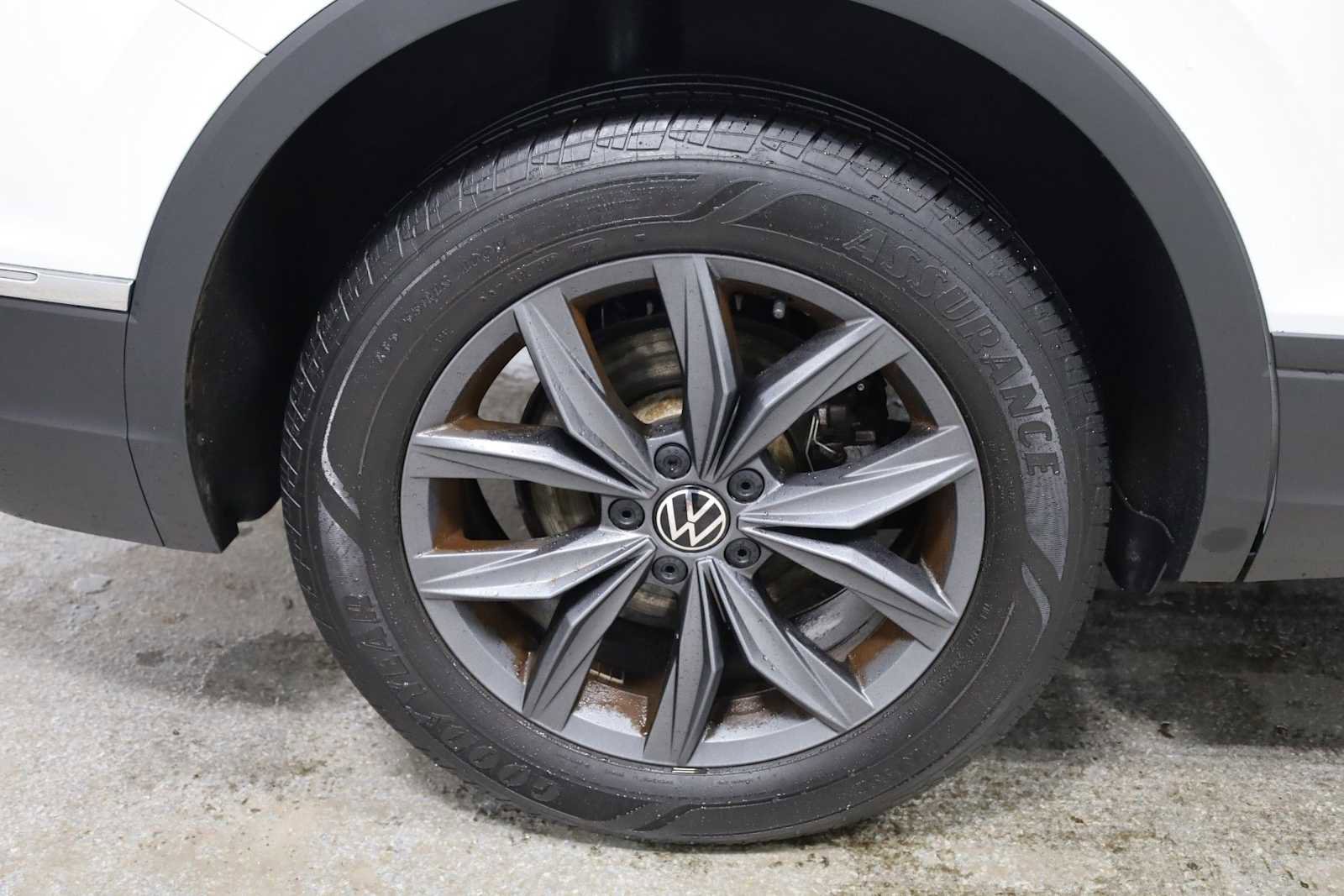 Used 2022 Volkswagen Tiguan SE image 33