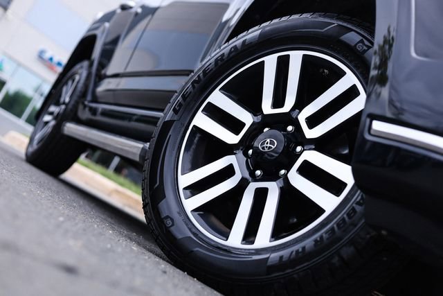 Used 2018 Toyota 4Runner Limited AWD/4WD image 19