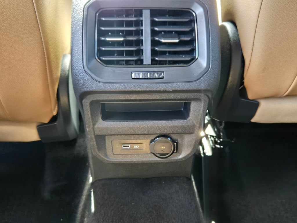 Certified 2024 Volkswagen Tiguan SE R-Line FWD image 16