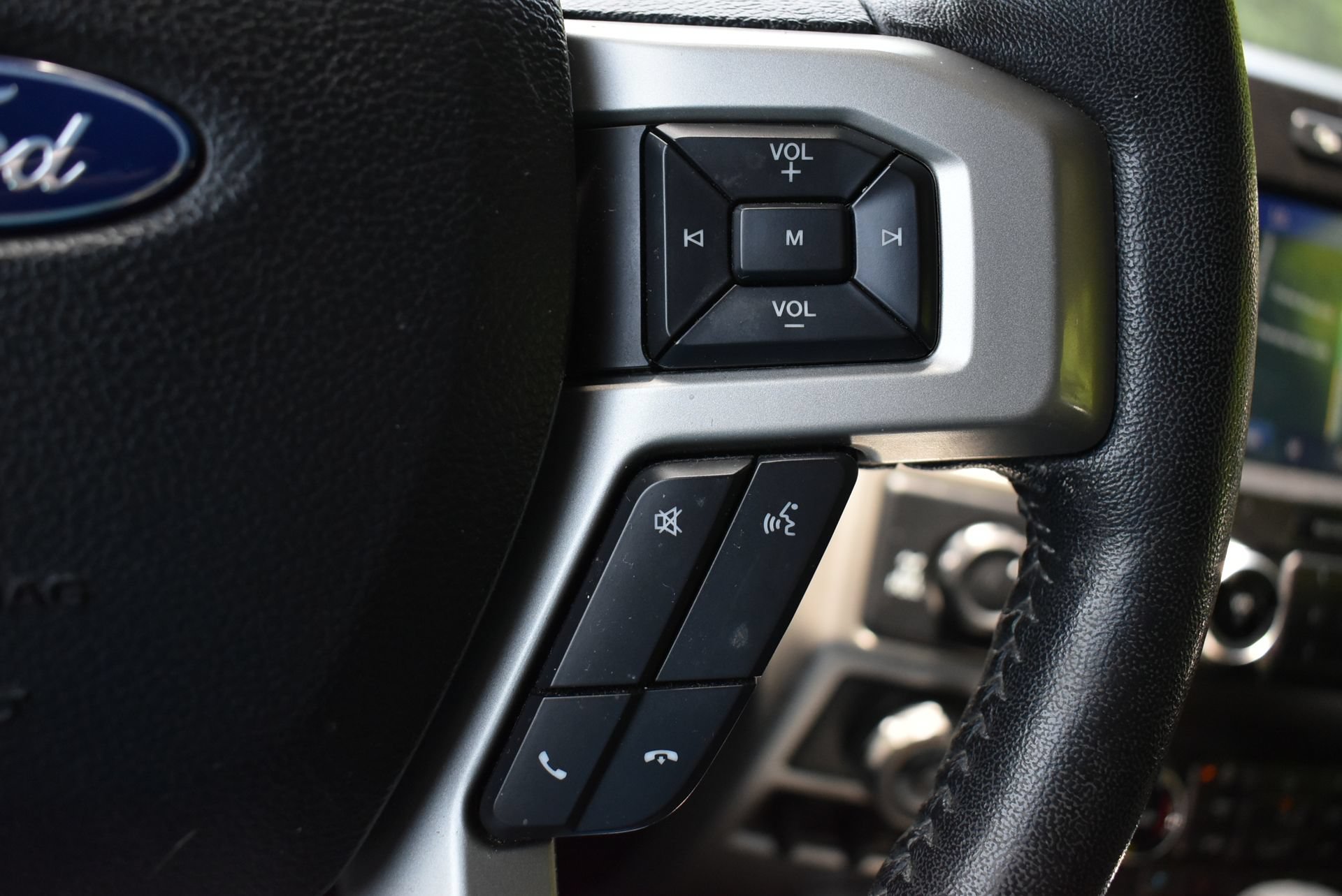 Used 2019 Ford F150 Lariat w/ Equipment Group 502A Luxury AWD/4WD image 18