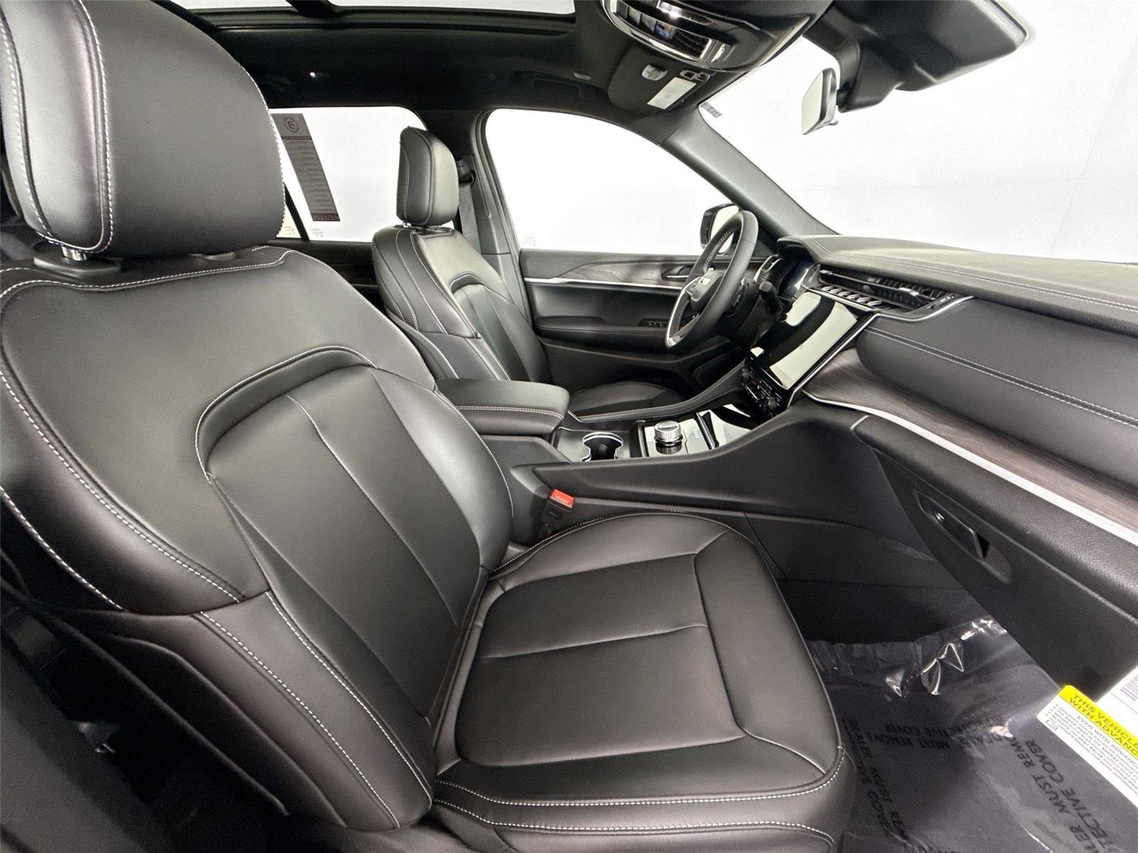 Used 2025 Jeep Grand Cherokee Limited image 44