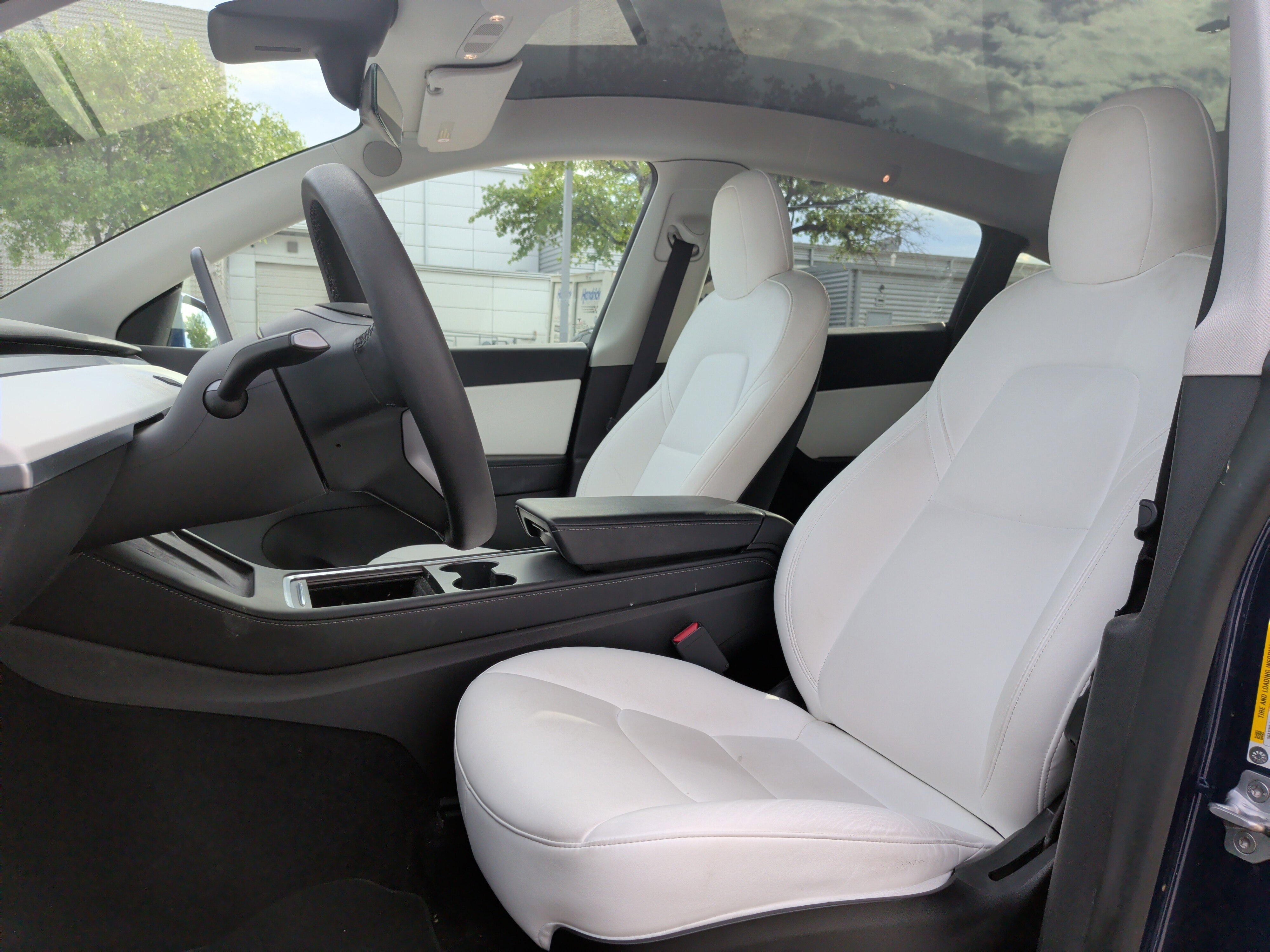 Used 2022 Tesla Model Y Long Range image 14