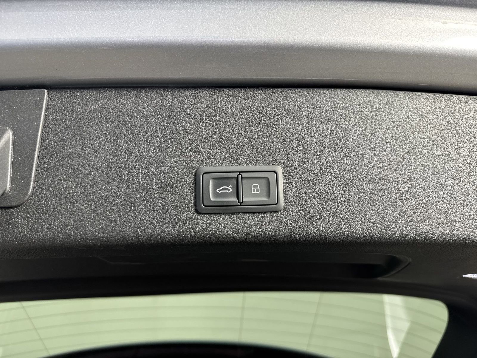 Used 2021 Audi e-tron Premium w/ Convenience Plus Package image 35