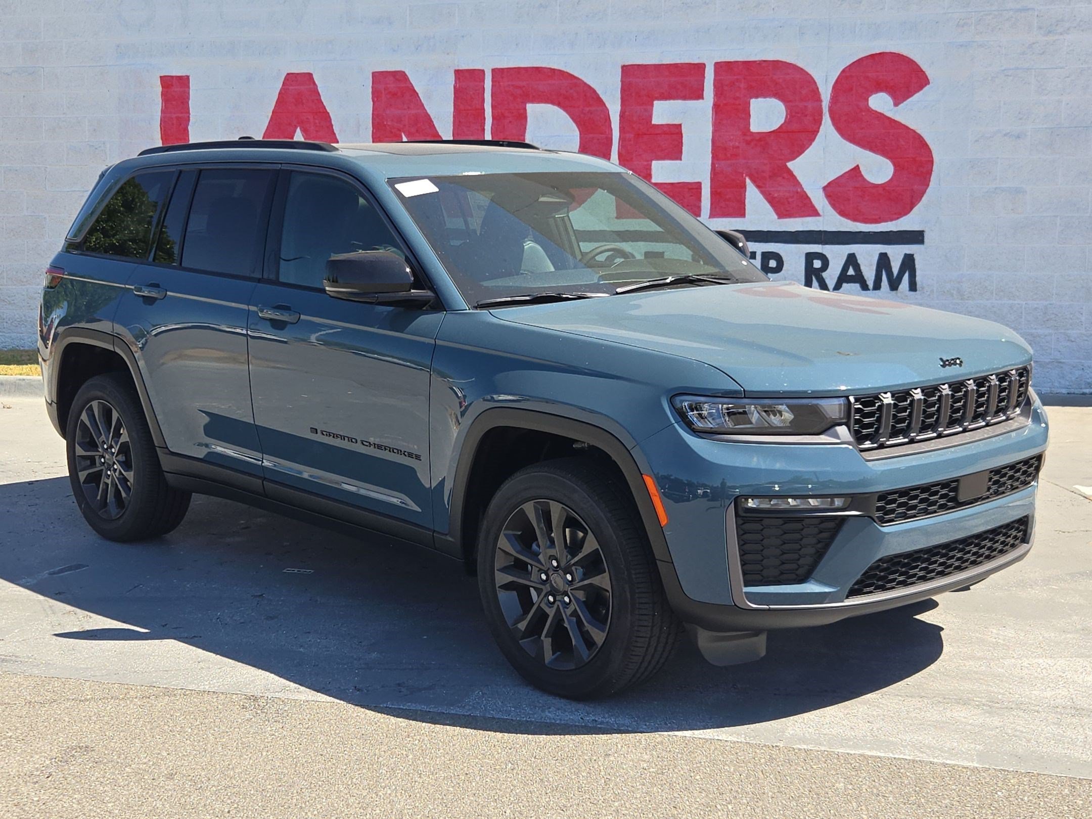New 2027 Jeep Grand Cherokee Limited AWD/4WD image 1