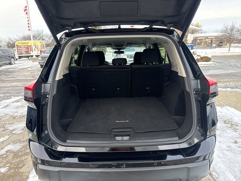 Used 2024 Nissan Rogue SV image 40