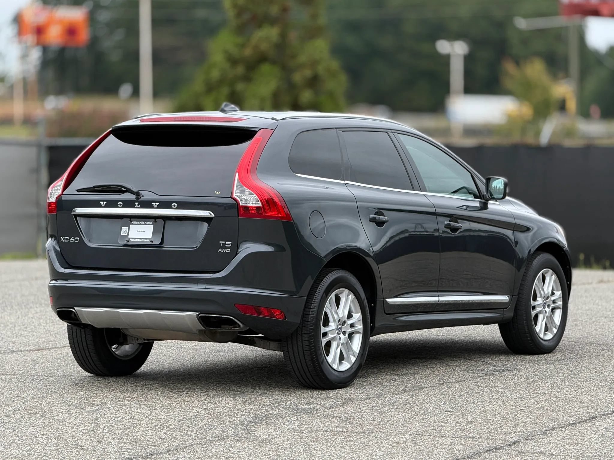 Used 2015 Volvo XC60 T5 w/ Proximity Package AWD/4WD image 9