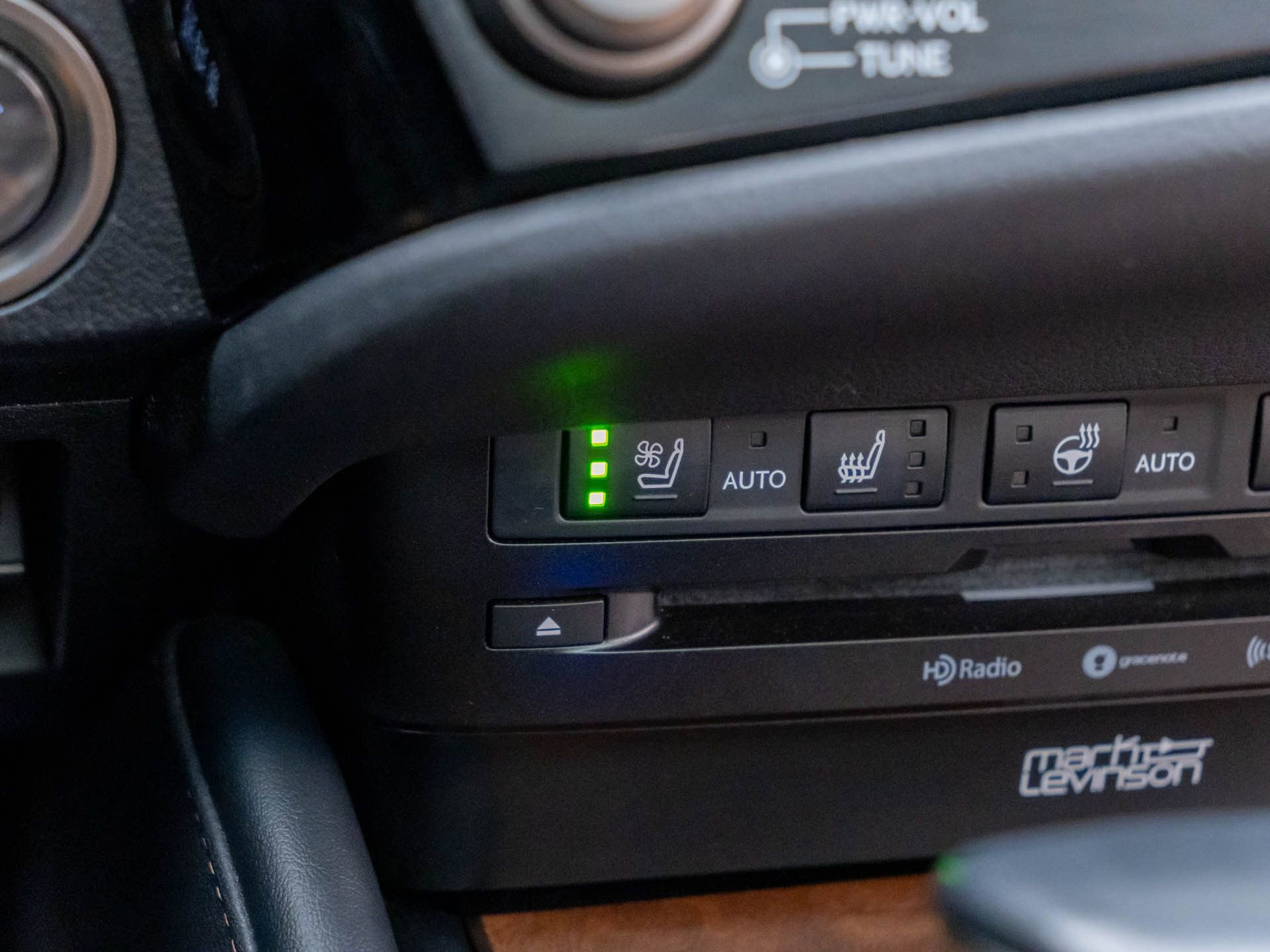 Used 2022 Lexus ES 350 Ultra Luxury w/ Accessory Package 2 image 30