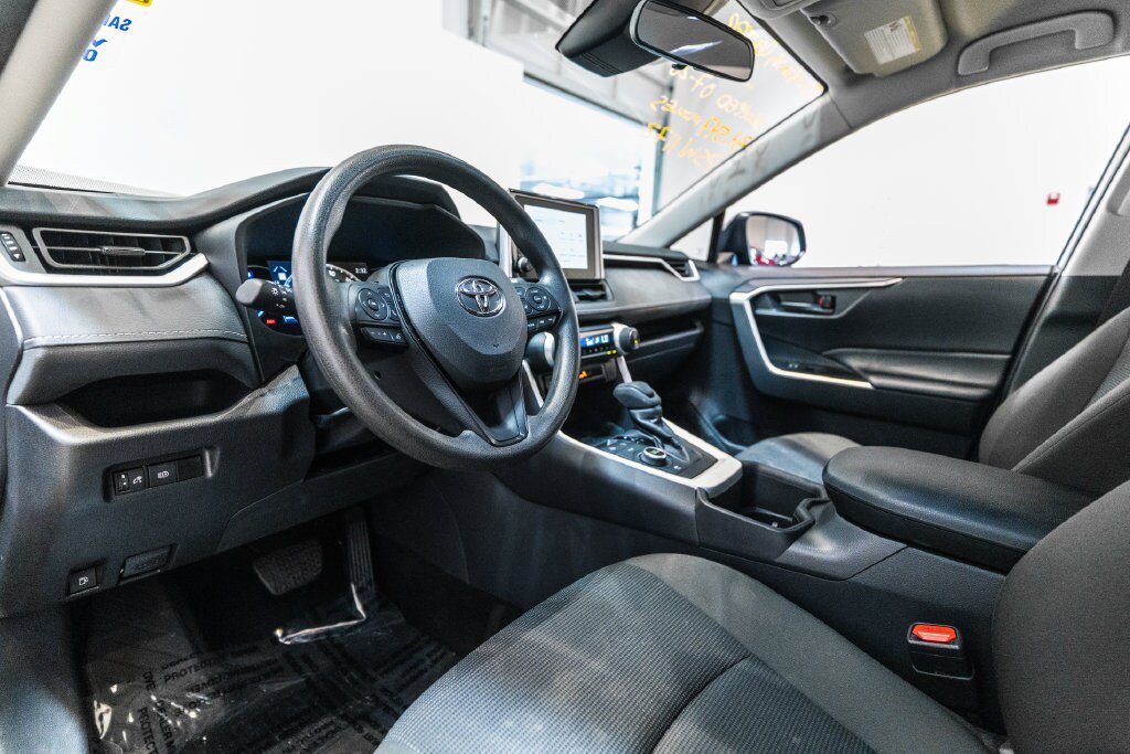 Certified 2025 Toyota RAV4 LE AWD/4WD image 4