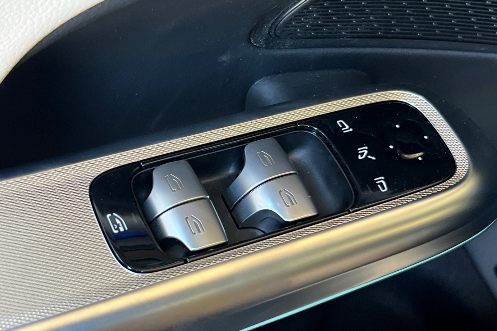 New 2025 Mercedes-Benz E 350 4MATIC Sedan image 13