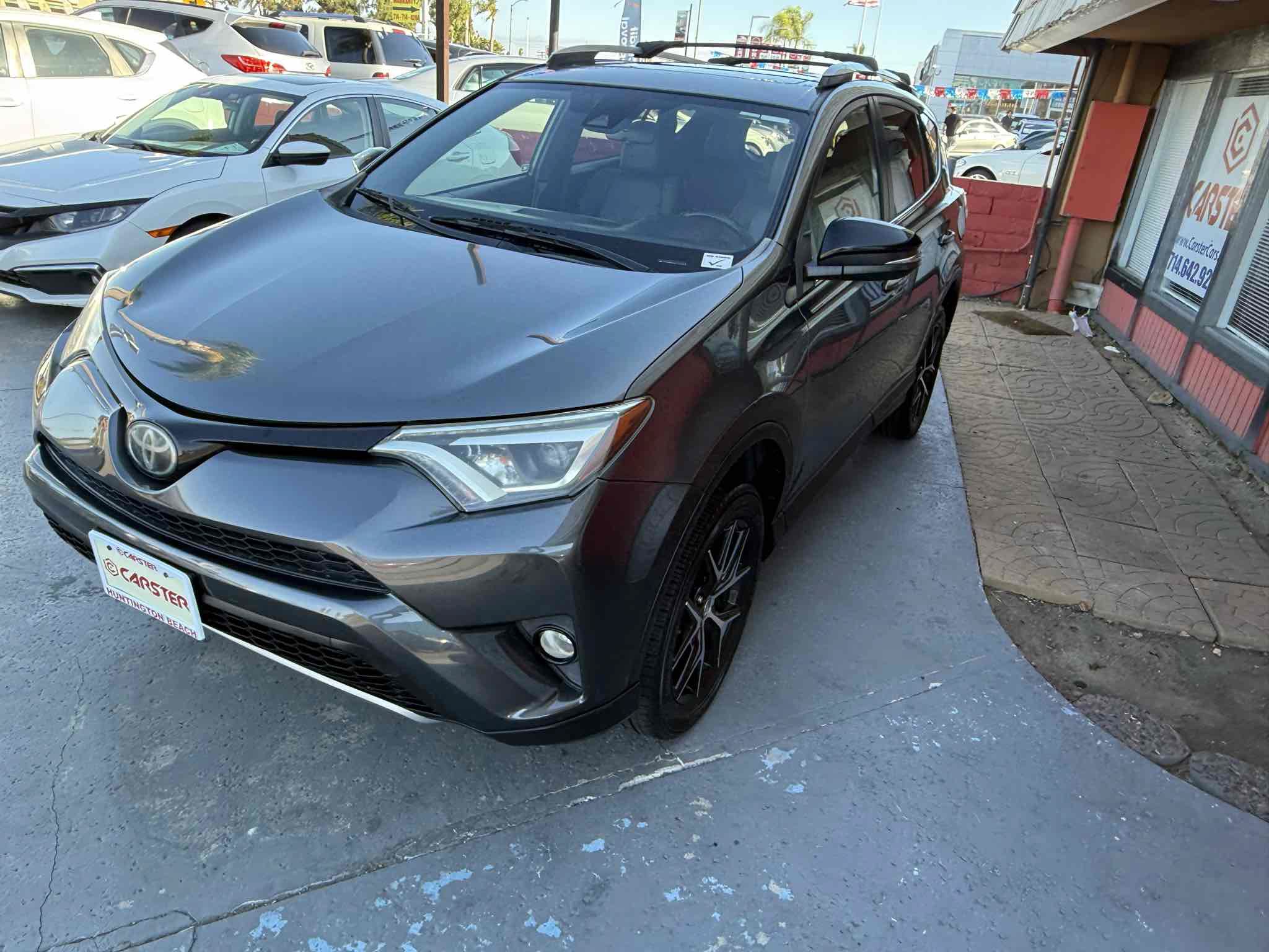 Used 2018 Toyota RAV4 SE w/ All Weather Liner Package FWD image 3