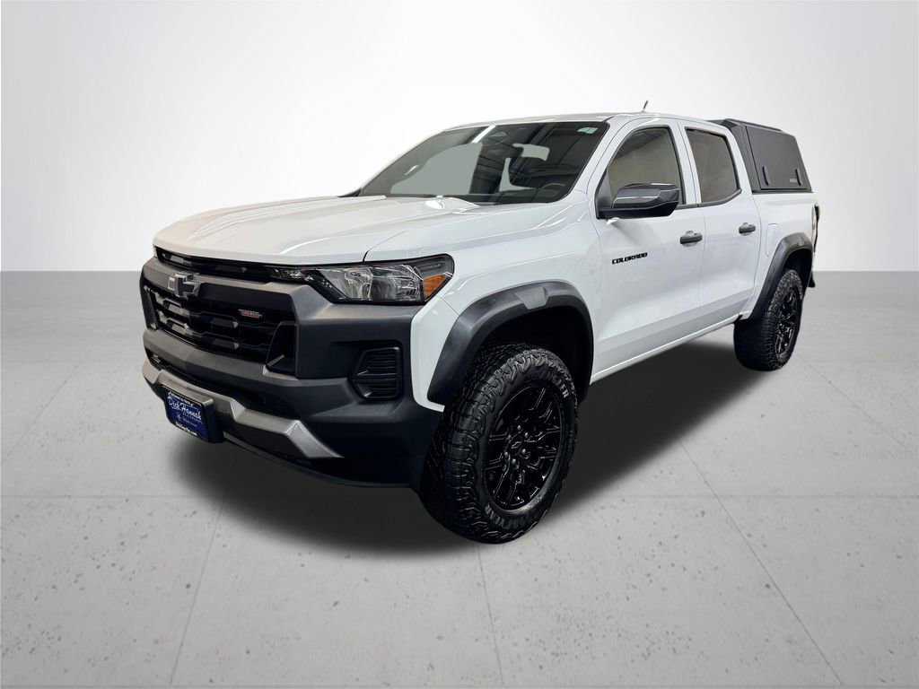 Used 2025 Chevrolet Colorado Trail Boss image 2