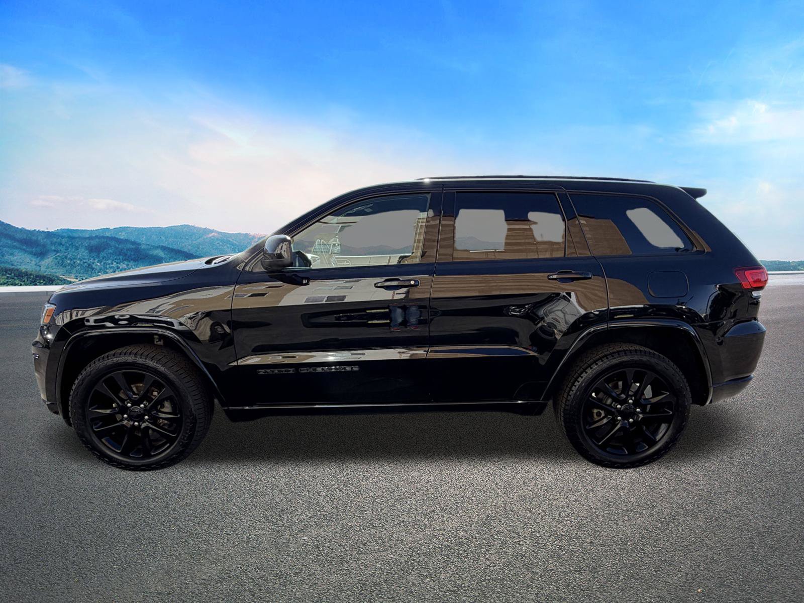 Used 2018 Jeep Grand Cherokee Altitude AWD/4WD image 5