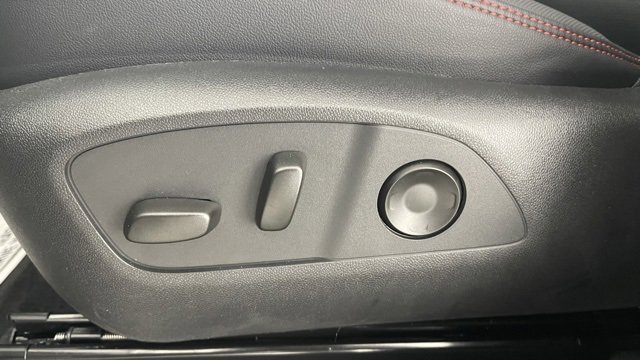 Used 2025 Chevrolet Traverse RS image 35