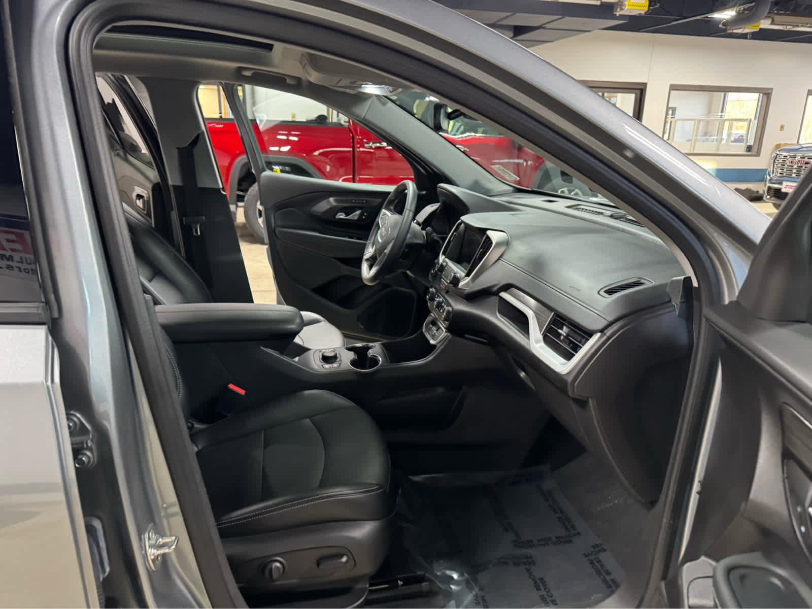 Certified 2024 GMC Terrain SLT w/ Elevation Edition image 11