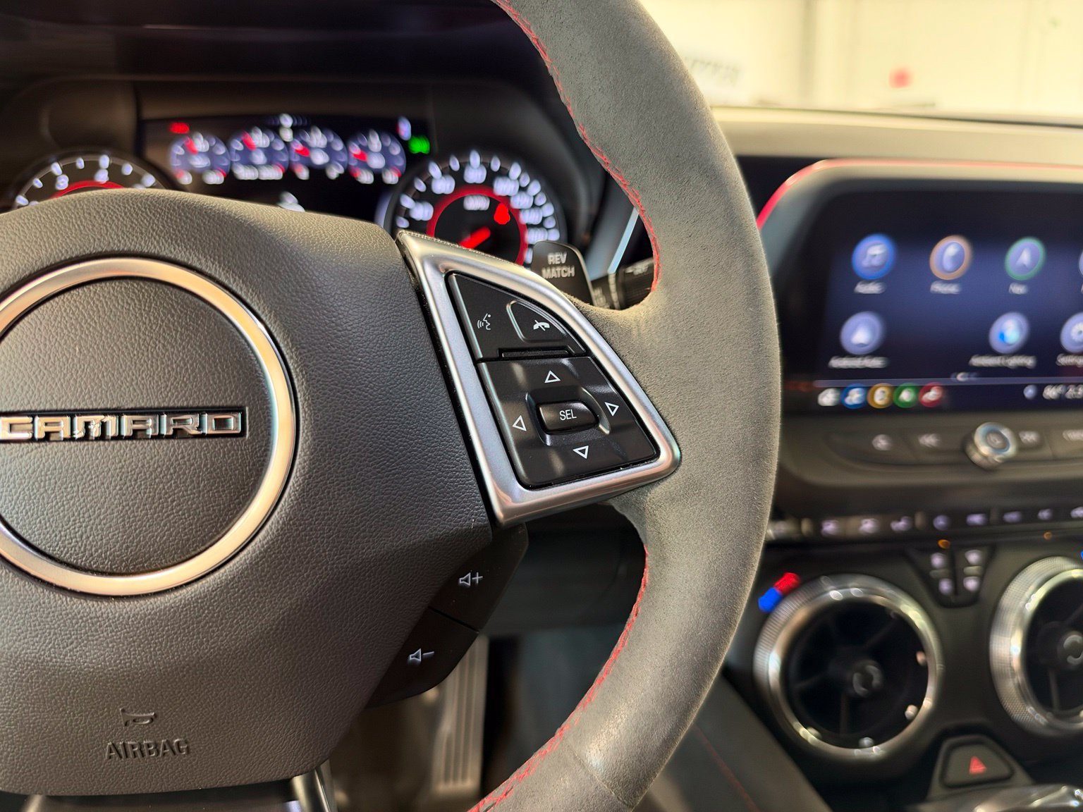 Used 2019 Chevrolet Camaro ZL1 RWD image 28