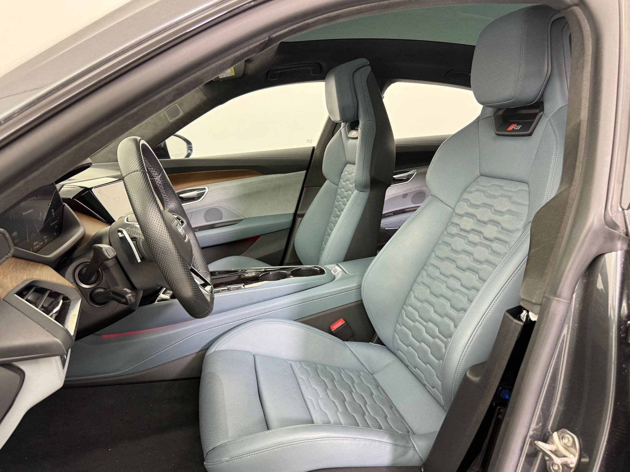 Used 2022 Audi RS e-tron GT image 5