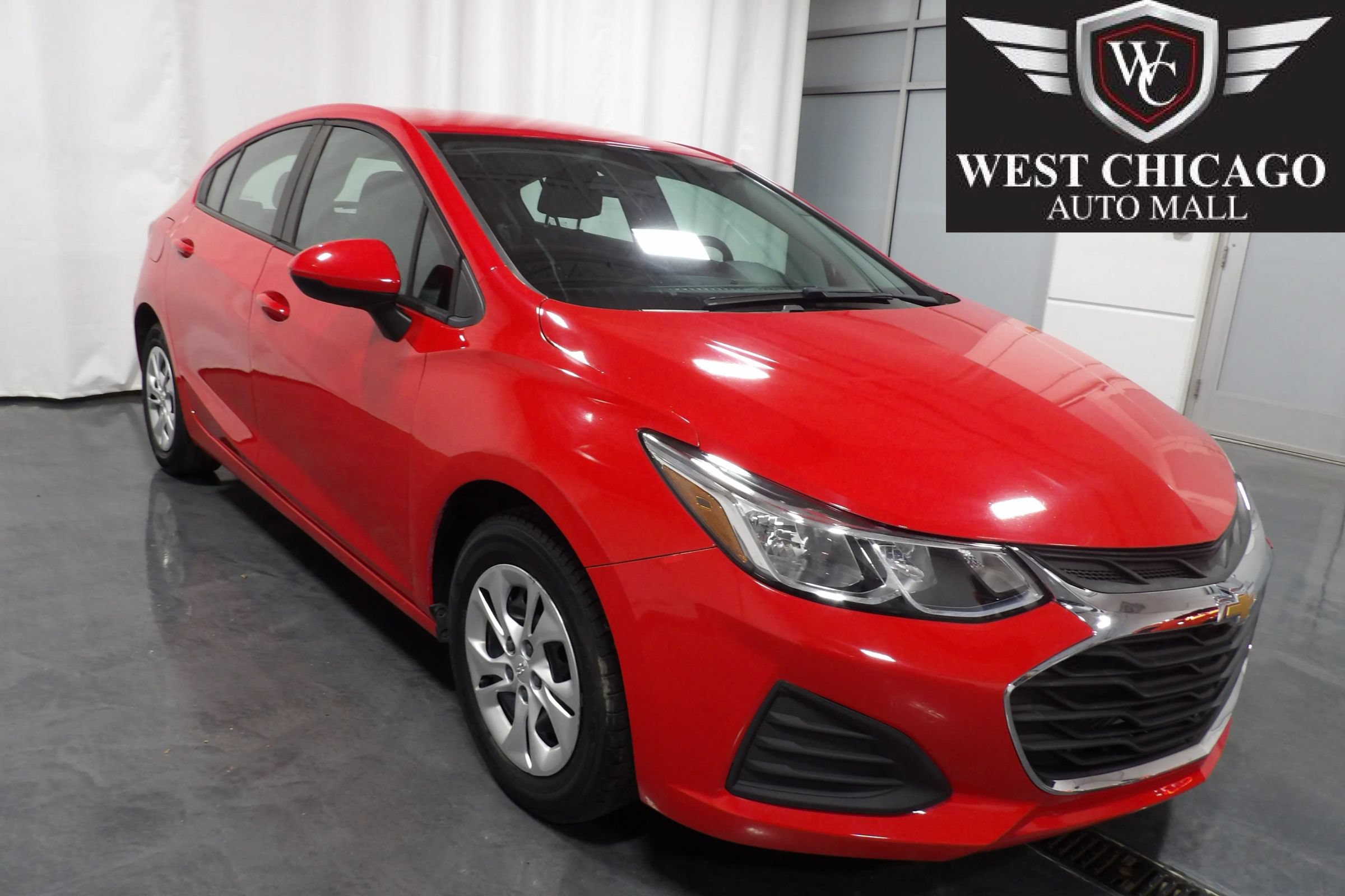 Used 2019 Chevrolet Cruze LS FWD image 1