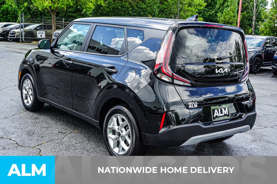 Used 2025 Kia Soul LX w/ LX Technology Package FWD image 4