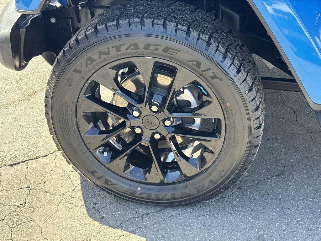 Used 2022 Jeep Wrangler Unlimited Sahara AWD/4WD image 31