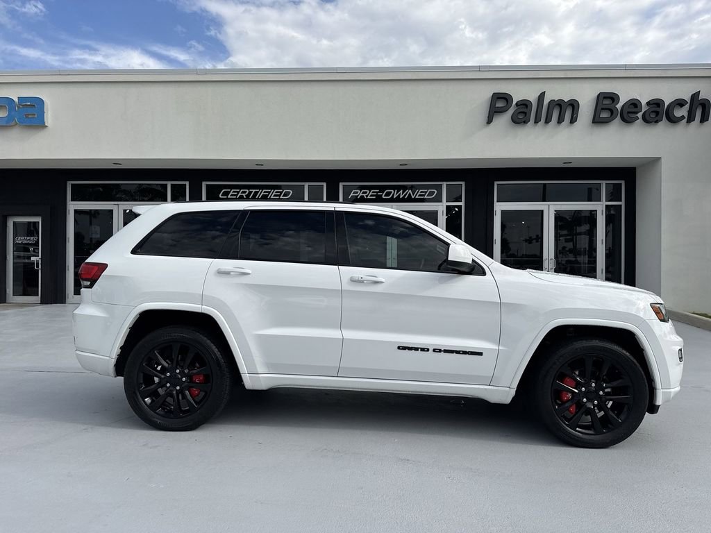 Used 2018 Jeep Grand Cherokee Altitude RWD image 23