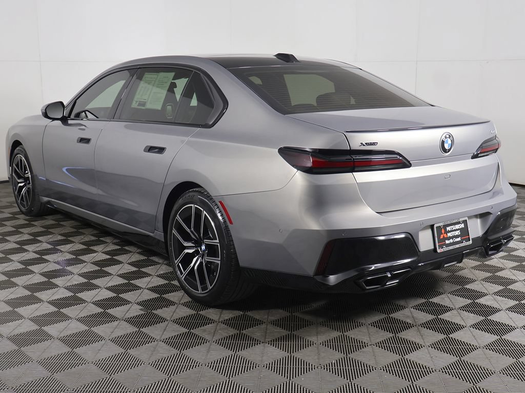 Used 2023 BMW 760i xDrive w/ Parking Assistance Package AWD/4WD image 10