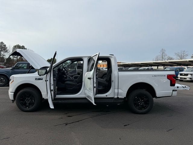 Used 2025 Ford F150 Lightning XLT AWD/4WD image 25