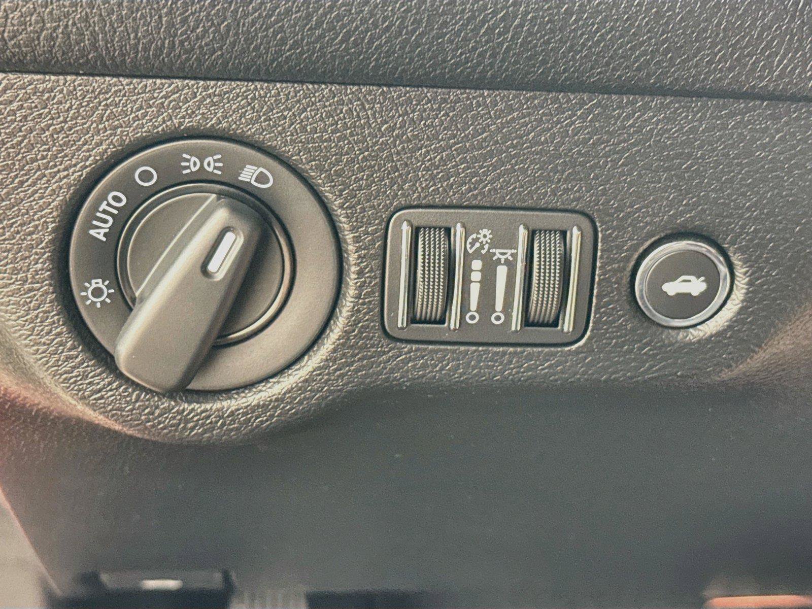 Used 2019 Dodge Challenger SRT Hellcat RWD image 12