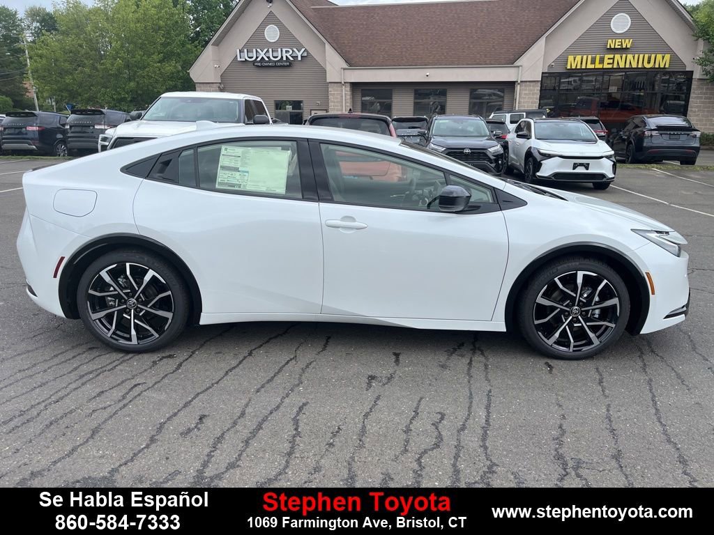 New 2025 Toyota Prius Plug-In Hybrid image 7