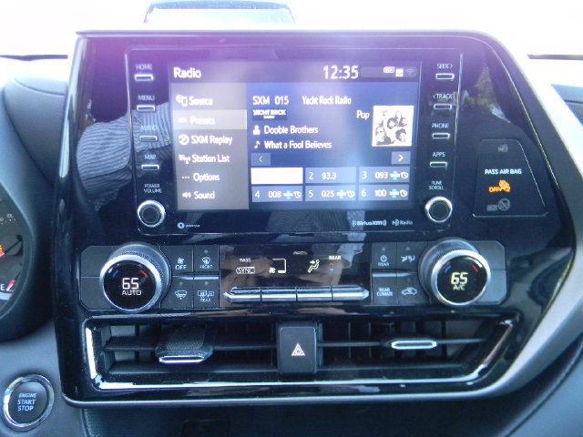 Used 2022 Toyota Highlander LE AWD/4WD image 12