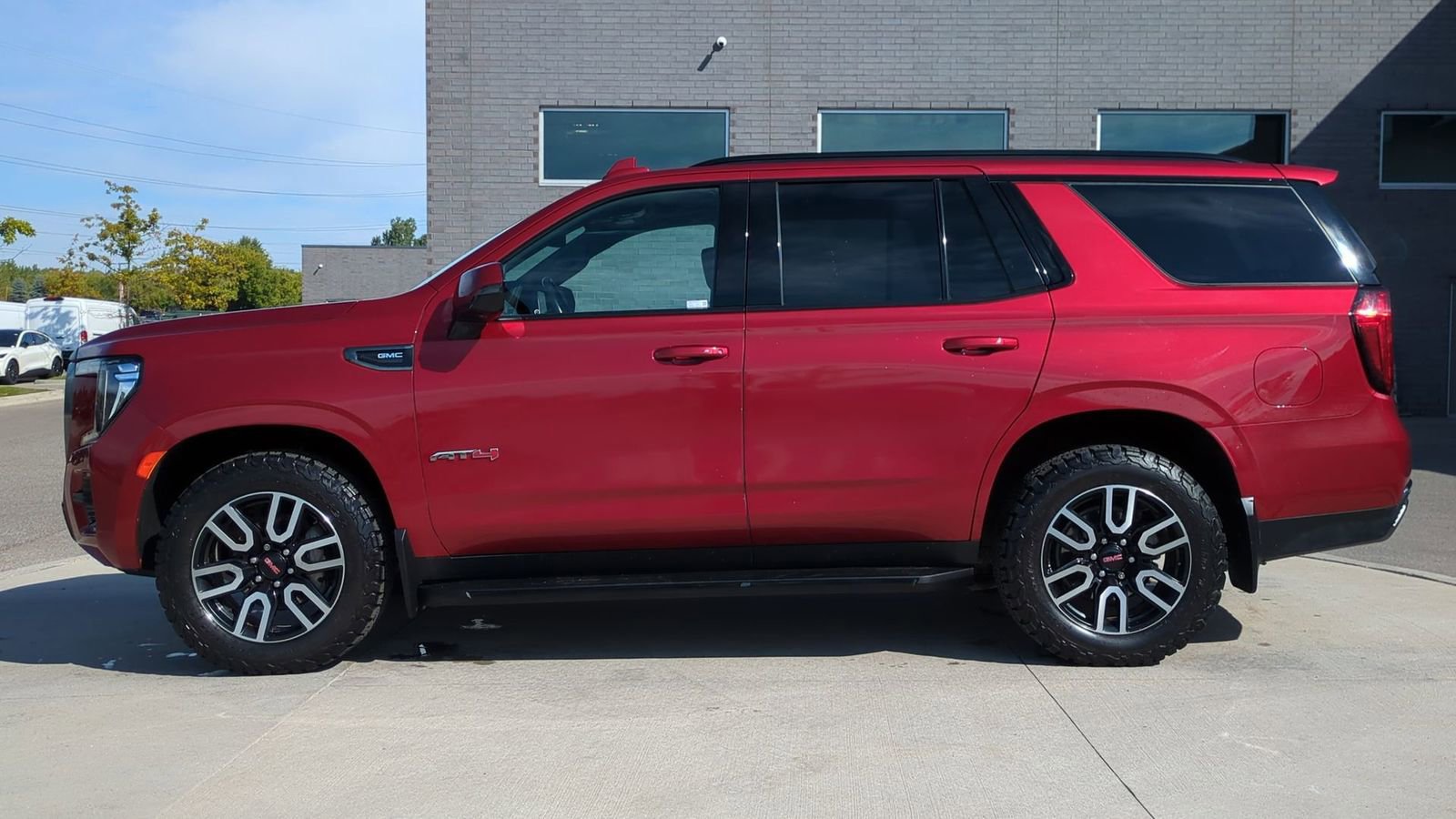 Used 2021 GMC Yukon AT4 image 3