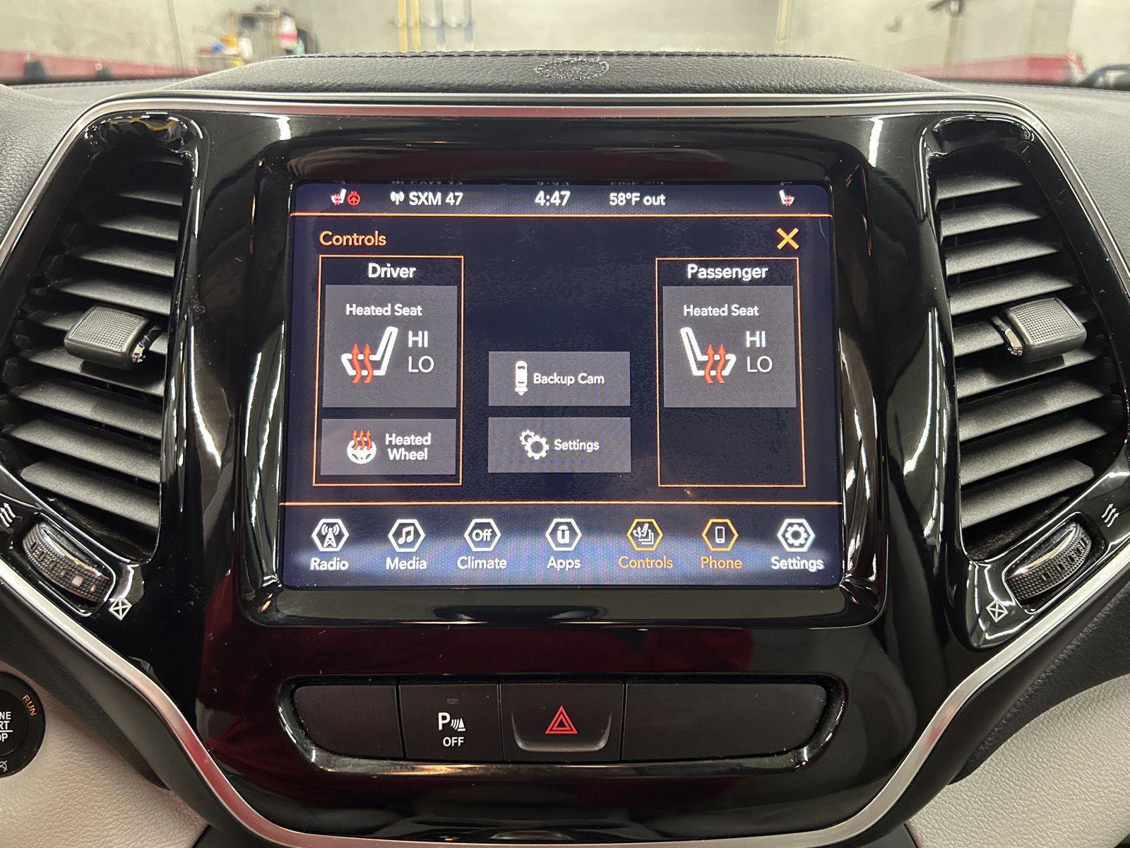 Used 2019 Jeep Cherokee Limited image 14