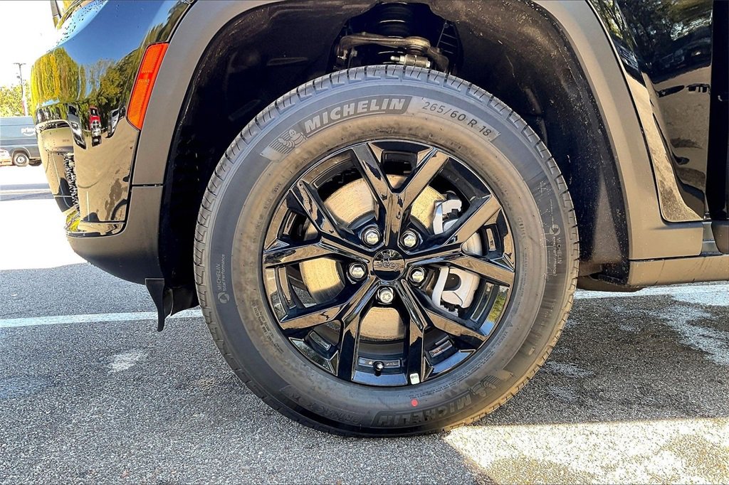 New 2025 Jeep Grand Cherokee L Altitude image 12