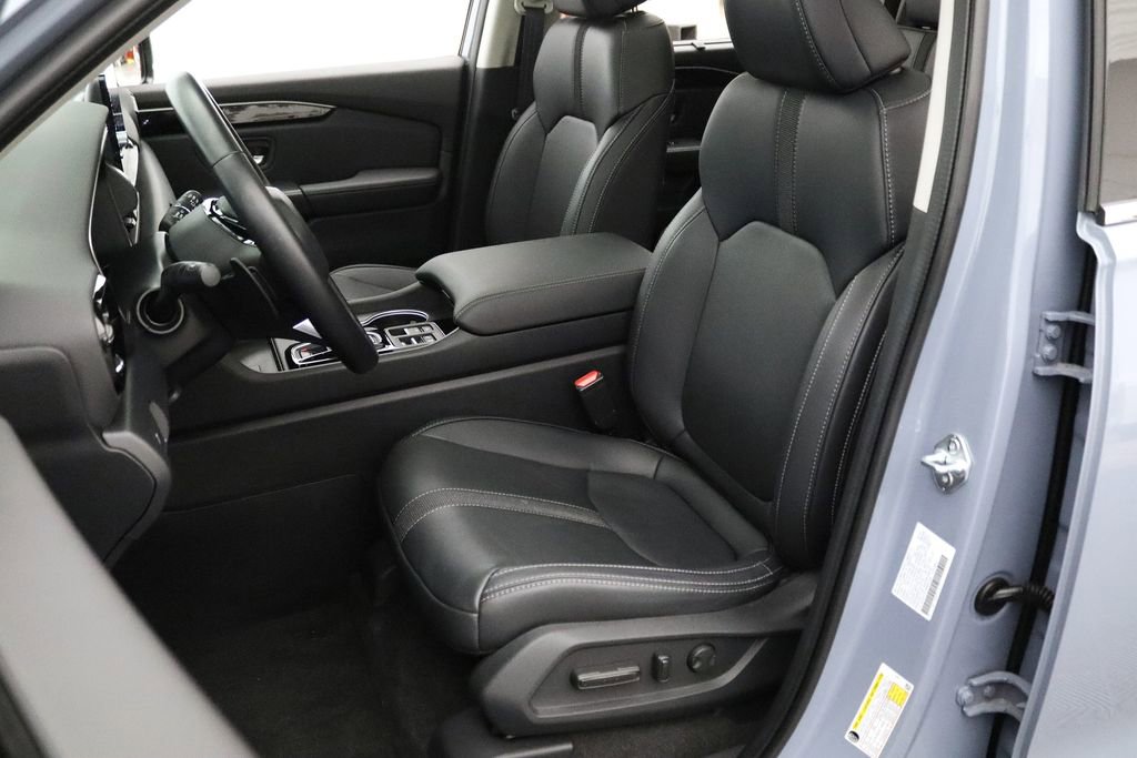 Used 2023 Honda Pilot Touring image 2