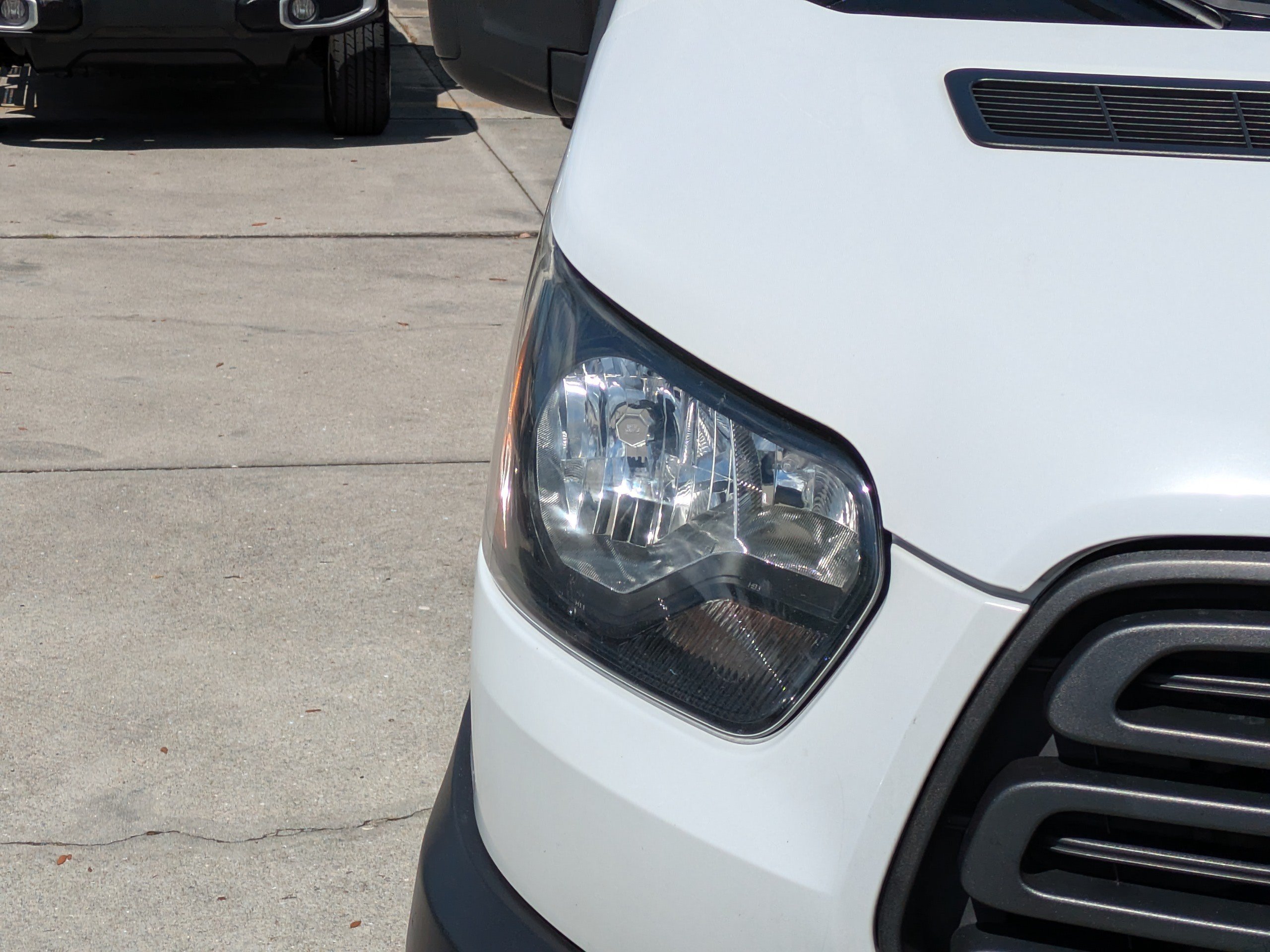 Certified 2019 Ford Transit 150 XL RWD image 9