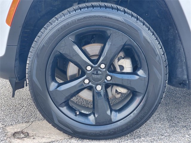 Used 2023 Jeep Grand Cherokee Limited w/ Black Appearance Package image 10