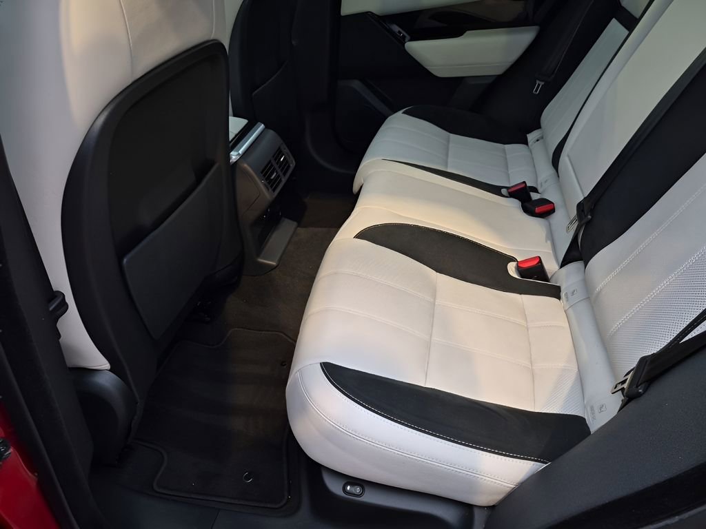 Used 2021 Land Rover Range Rover Velar R-Dynamic S image 20